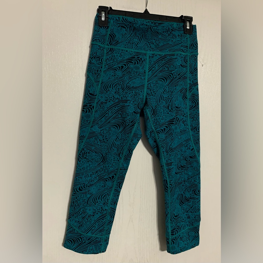 Lululemon In Movement Crop
*Everlux 19"
Kitakami Spirit Green Black - Picture 5 of 7